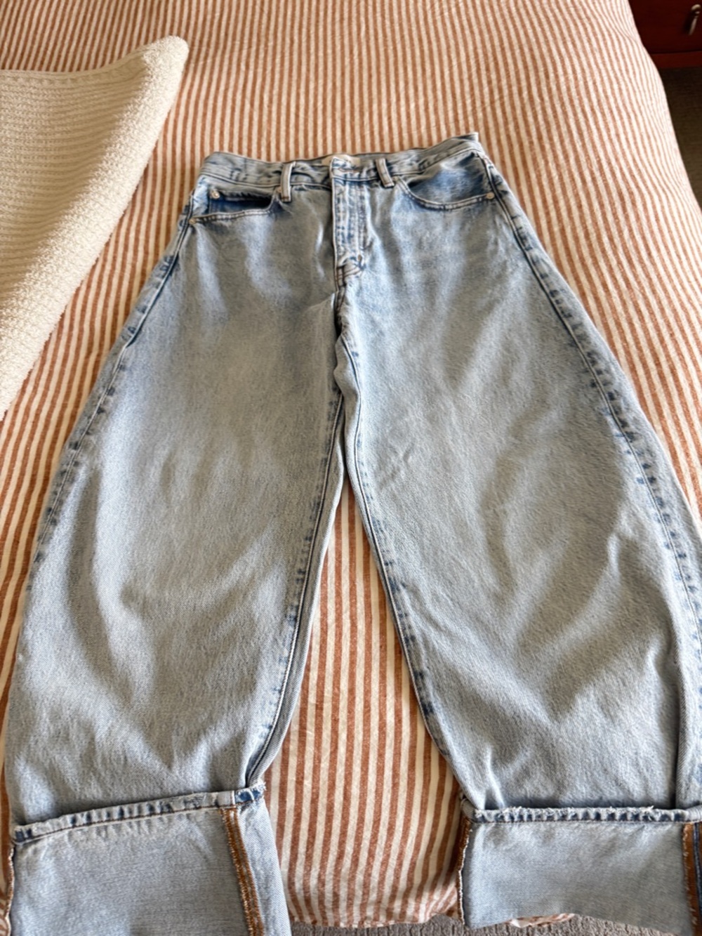 FRAME Denim “The Bubble Jean” Barrel Leg Jeans in Light Wash Outlaw